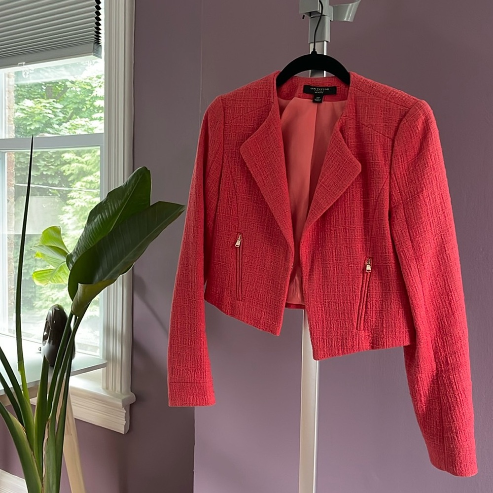 Ann Taylor 0P cropped coral pink blazer with pockets